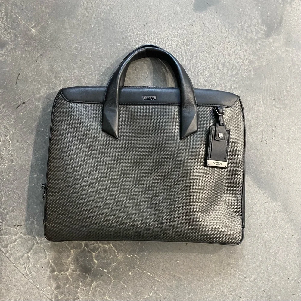TUMI CFX CARBON FIBER BROMLEY PORTFOLIO BRIEF - CARBON BLACK 15”x12”